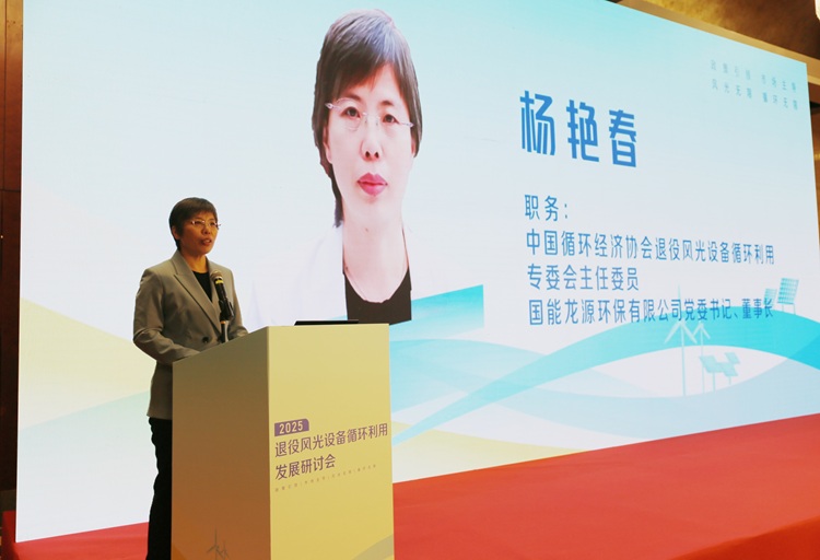 杨艳春.jpg